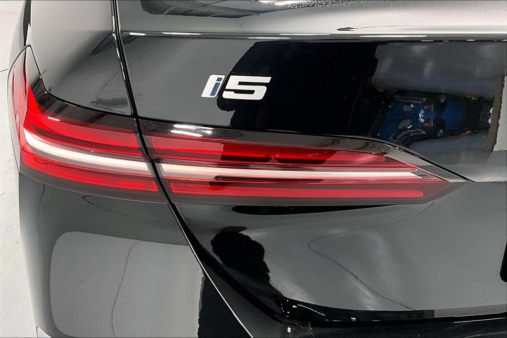 New 2026 BMW i5 eDrive40 w/ Executive Package RWD image 31