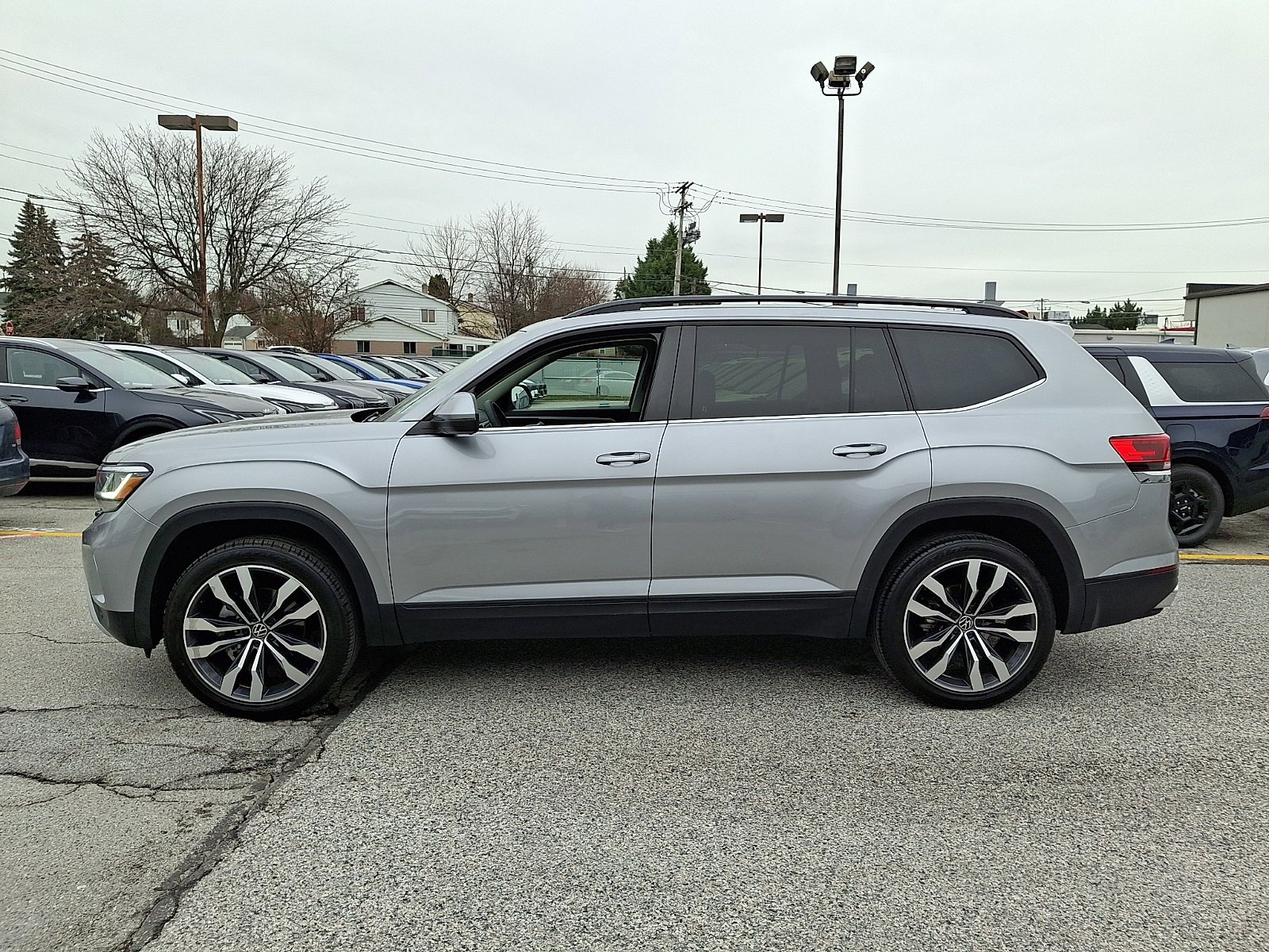 Used 2022 Volkswagen Atlas SE image 4