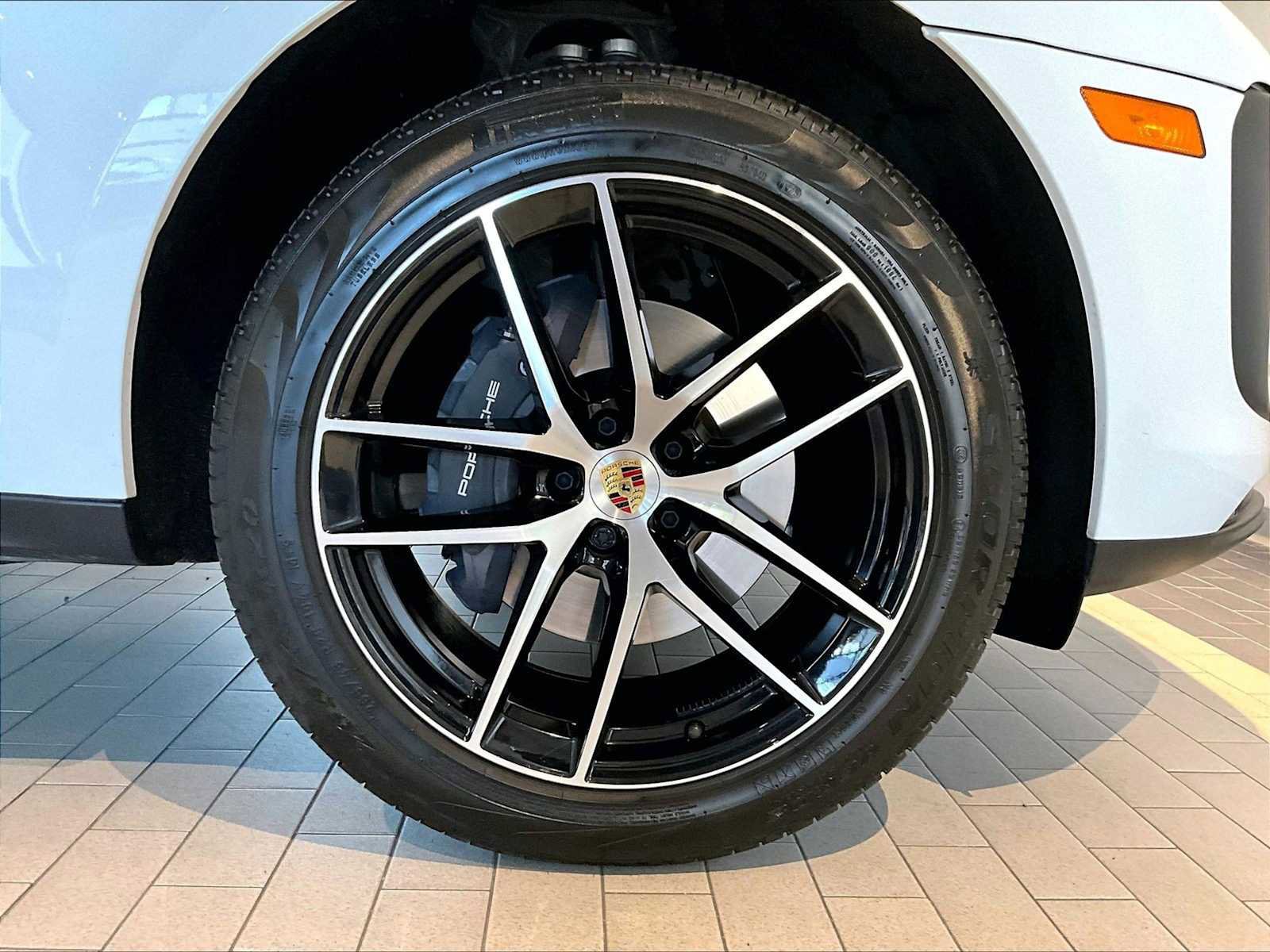 Used 2025 Porsche Macan image 14