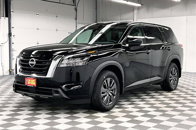 New 2025 Nissan Pathfinder S image 2