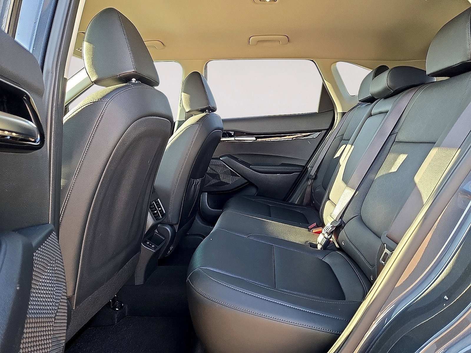 Used 2025 Kia Seltos EX FWD image 14