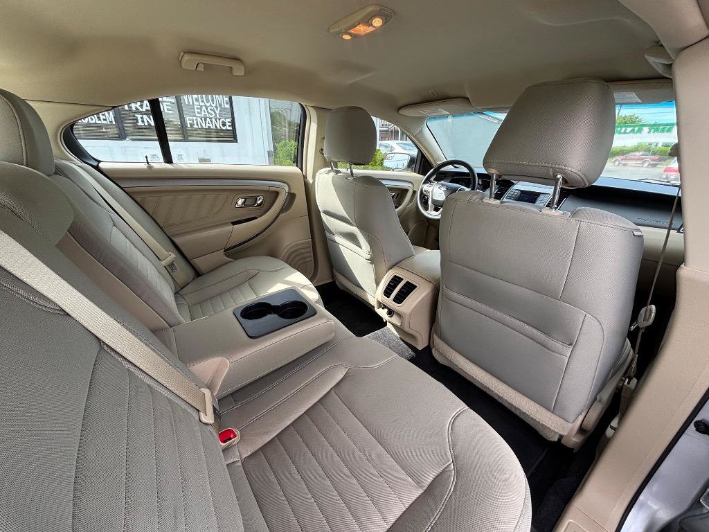Used 2018 Ford Taurus SE FWD image 26