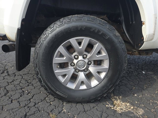 Used 2017 Toyota Tacoma SR5 w/ Tow Package AWD/4WD image 17