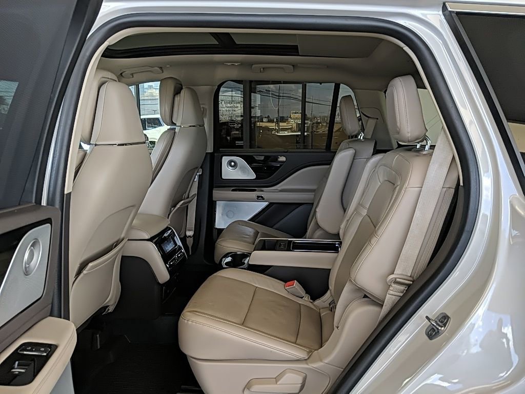 Used 2022 Lincoln Aviator Reserve w/ Equipment Group 201A image 13
