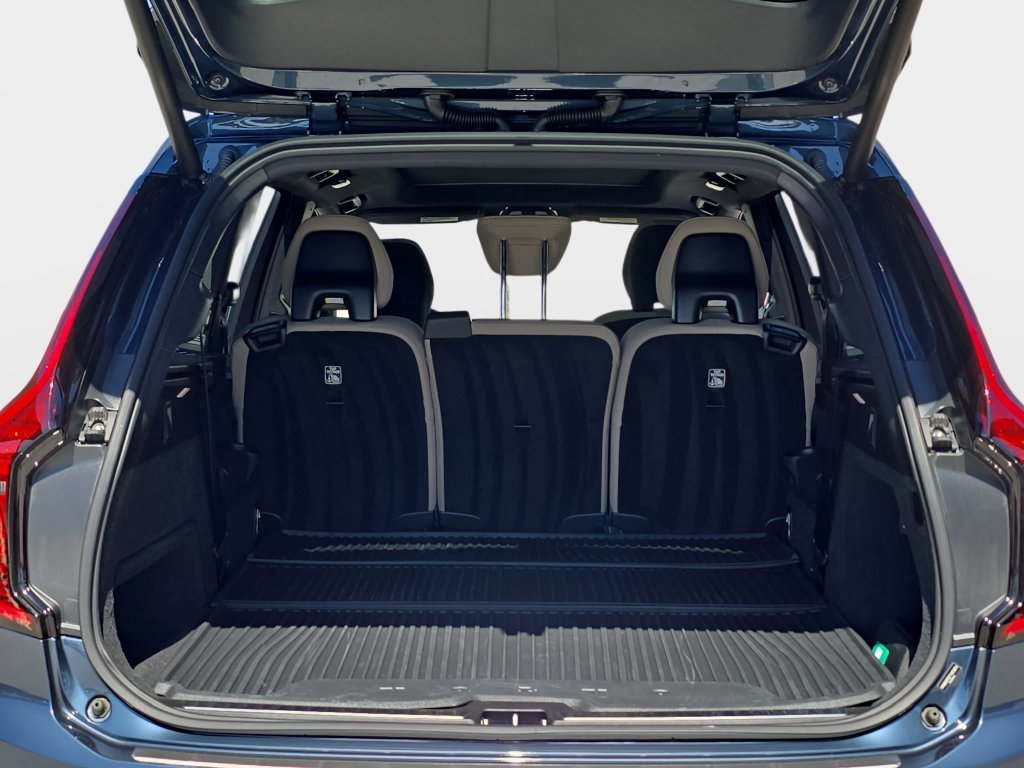 Used 2026 Volvo XC90 B6 Plus w/ Protection Package Premier AWD/4WD image 14