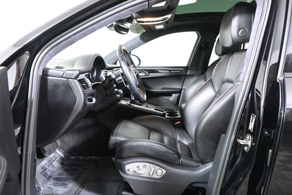 Used 2015 Porsche Macan Turbo AWD/4WD image 3