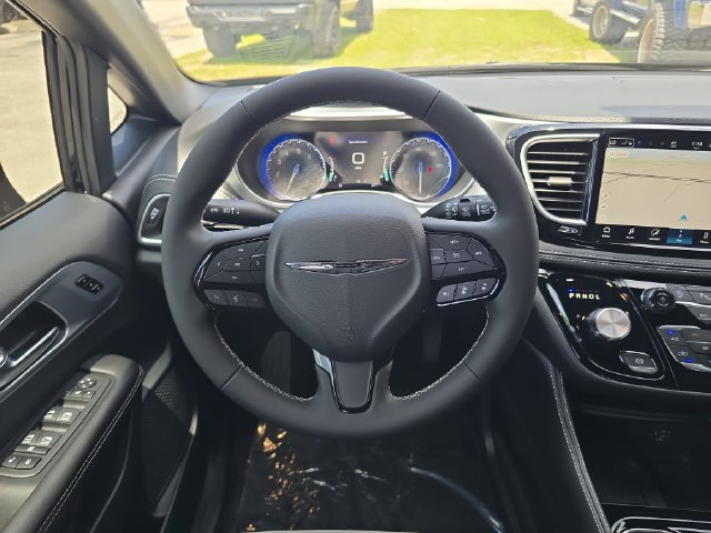 New 2026 Chrysler Pacifica Limited w/ S Appearance Package FWD image 10