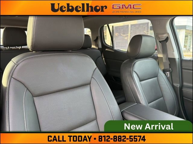 Used 2023 GMC Acadia SLT w/ Preferred Package image 4