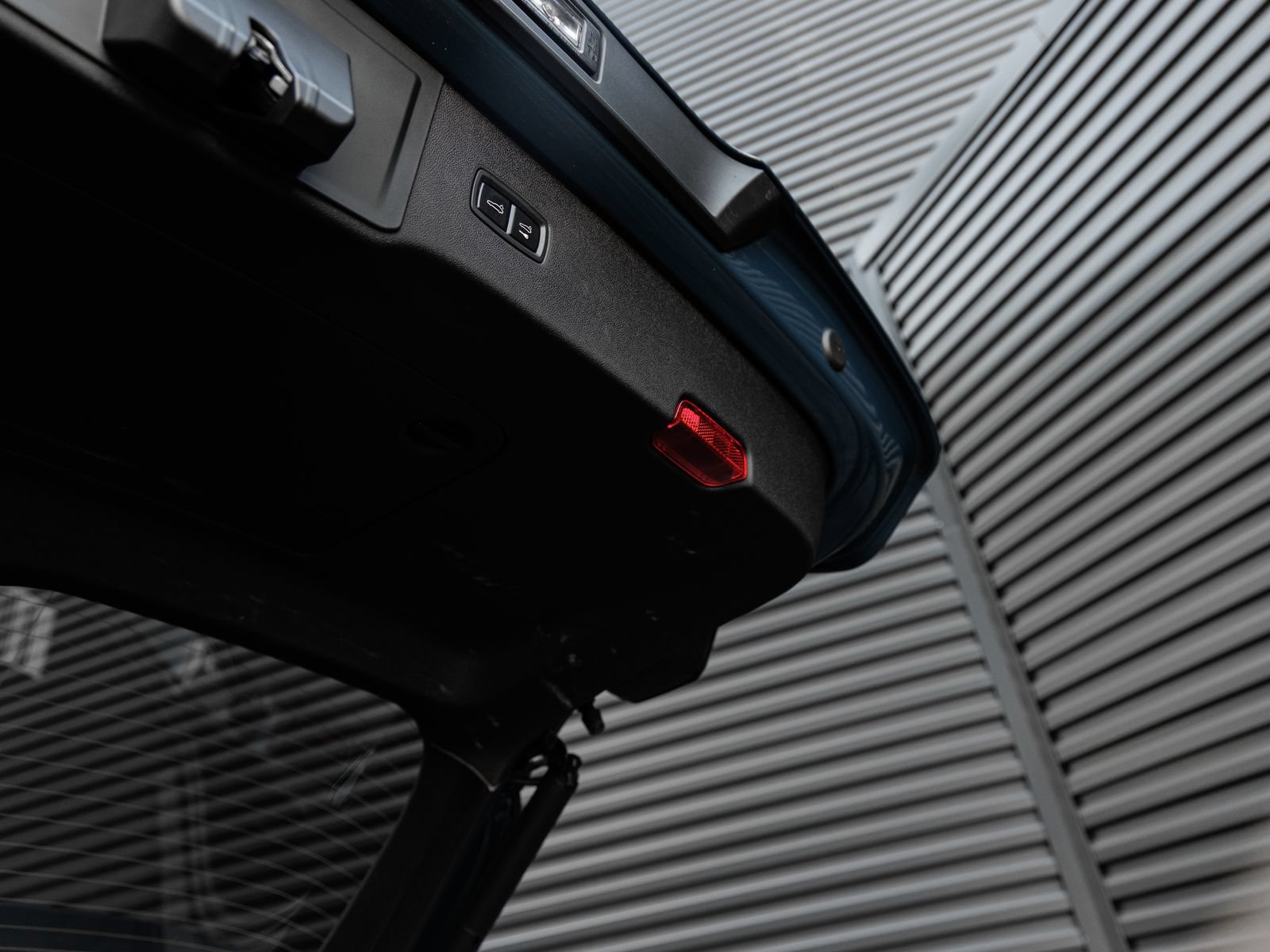 Certified 2025 Porsche Cayenne AWD/4WD image 30