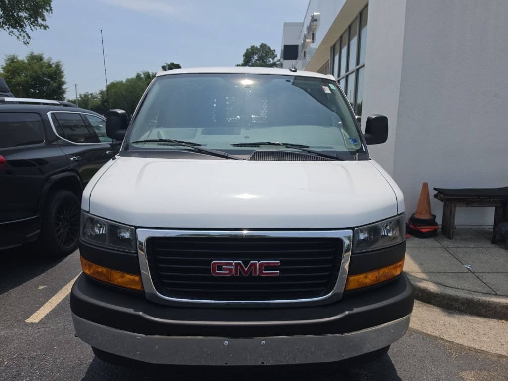 Used 2024 GMC Savana 2500 w/ Driver Convenience Package RWD image 3
