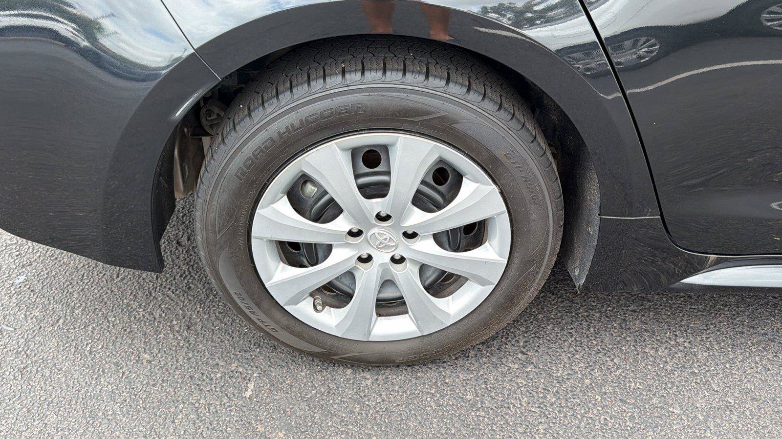 Used 2021 Toyota Corolla LE w/ Carpet Mat Package (TMS) FWD image 9