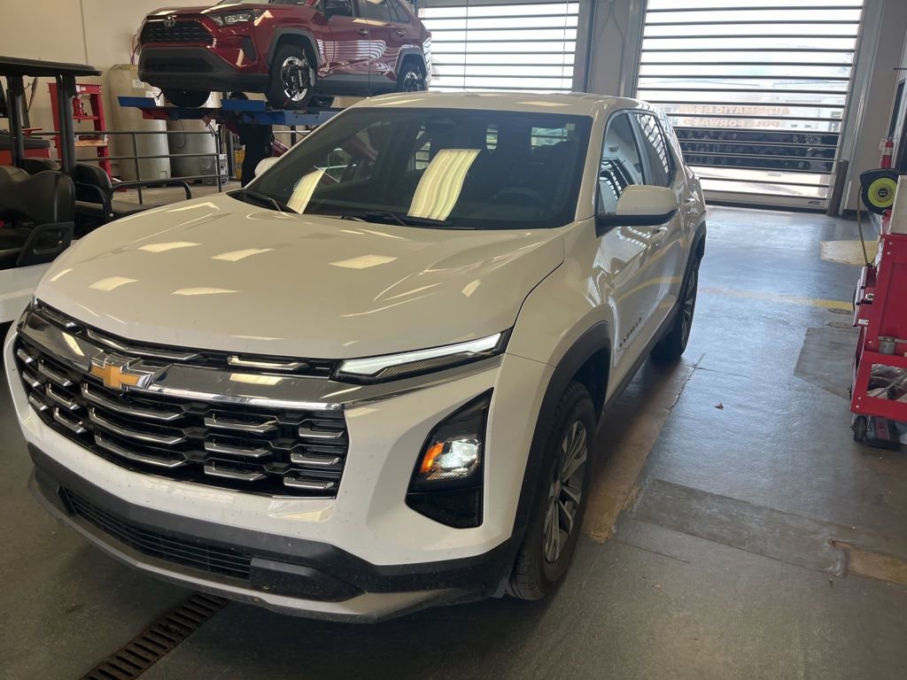 Used 2026 Chevrolet Equinox LT image 3