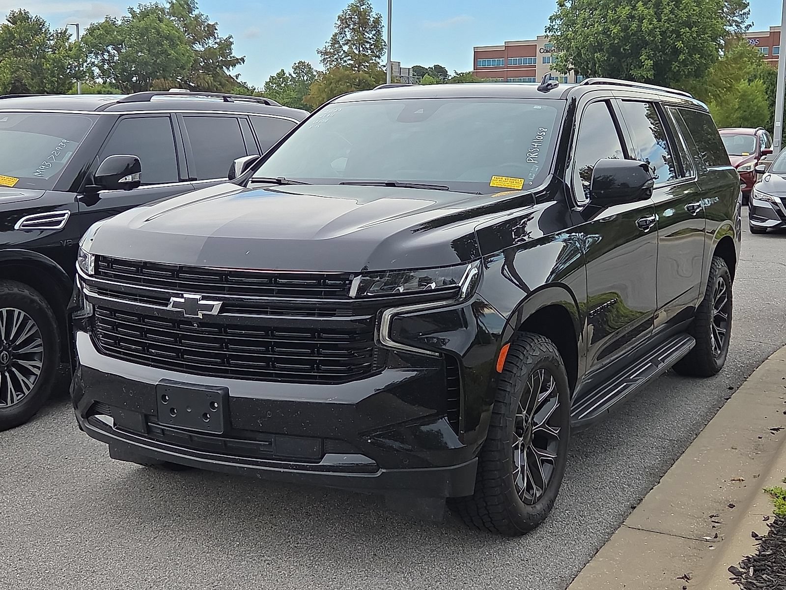 Used 2023 Chevrolet Suburban RST w/ Luxury Package AWD/4WD image 2