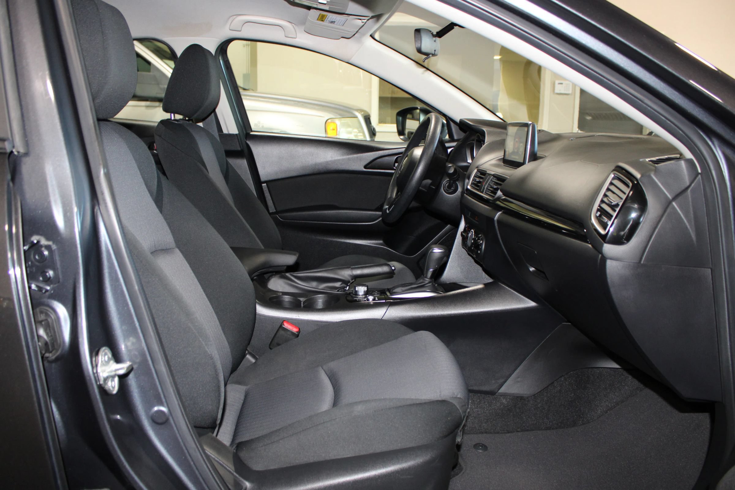 Used 2015 MAZDA MAZDA3 i Sport FWD image 25