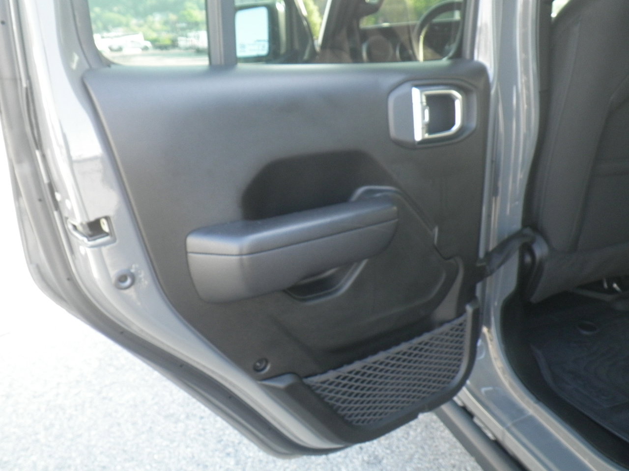 Used 2023 Jeep Wrangler Unlimited w/ Sun & Screen Package AWD/4WD image 19