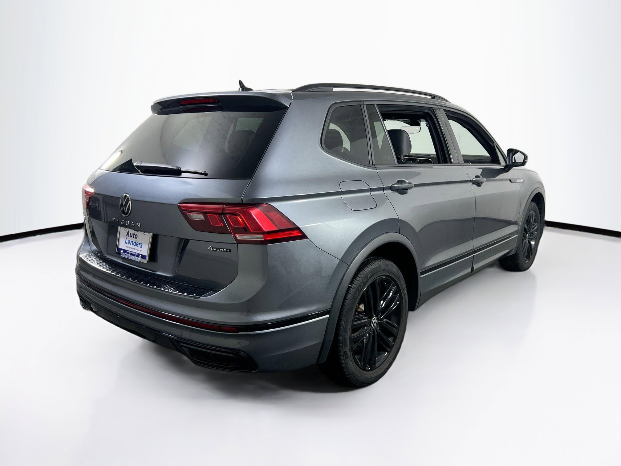 Used 2022 Volkswagen Tiguan SE R-Line image 5