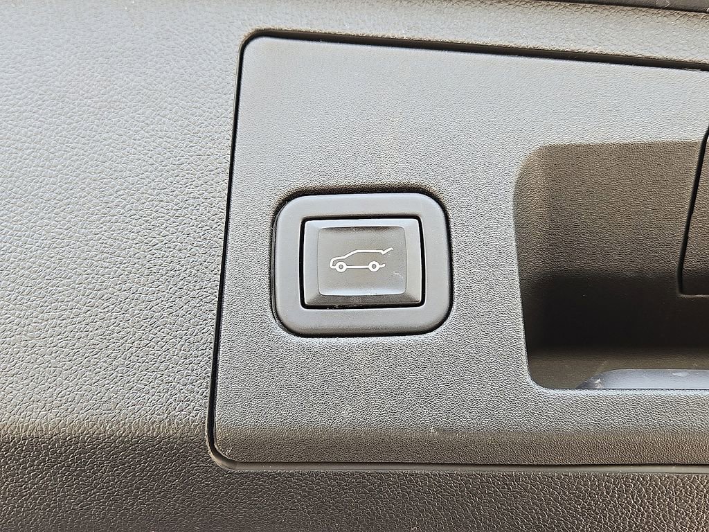 Used 2024 Cadillac XT4 Premium Luxury AWD/4WD image 15