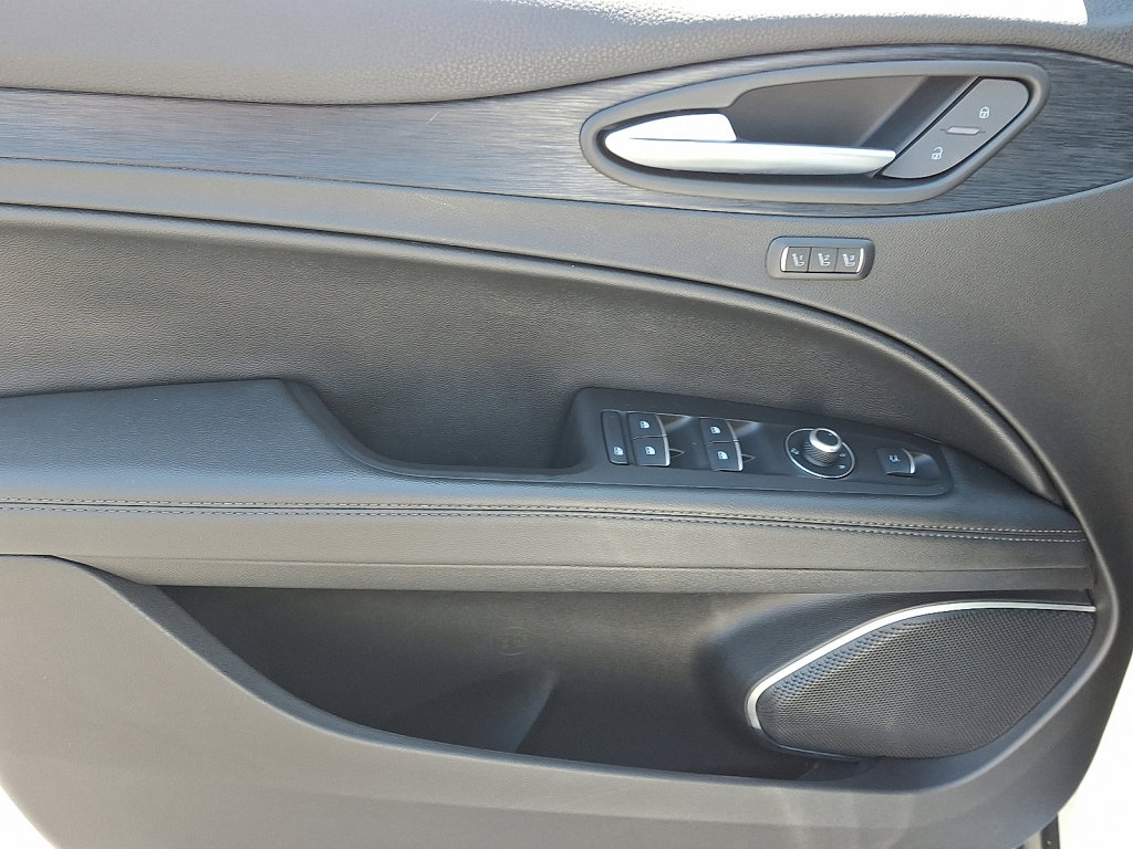 Used 2023 Alfa Romeo Stelvio Sprint image 23