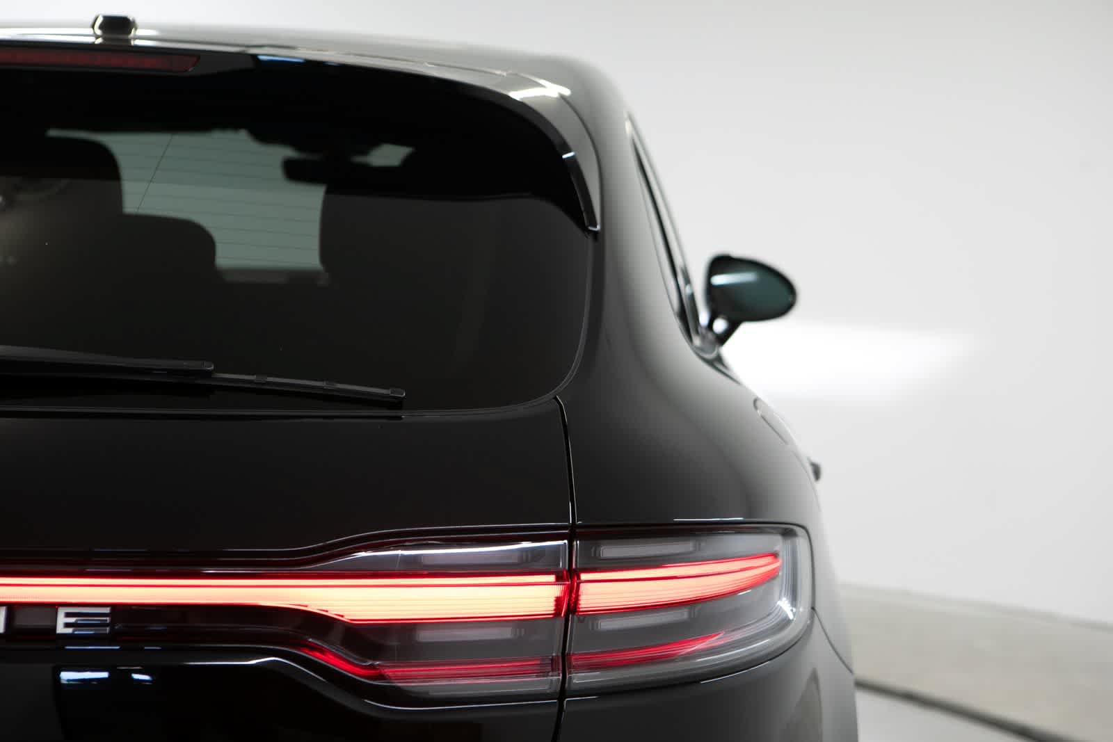 Certified 2022 Porsche Macan AWD/4WD image 37