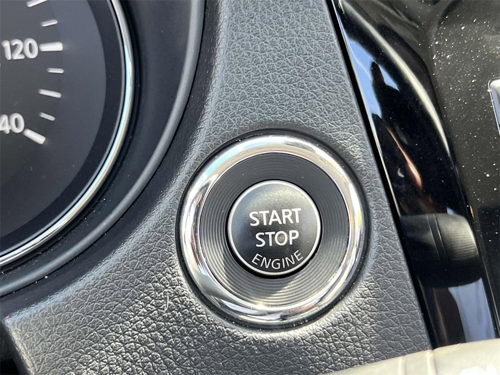 Used 2022 Nissan Rogue Sport SV w/ Technology Package image 23