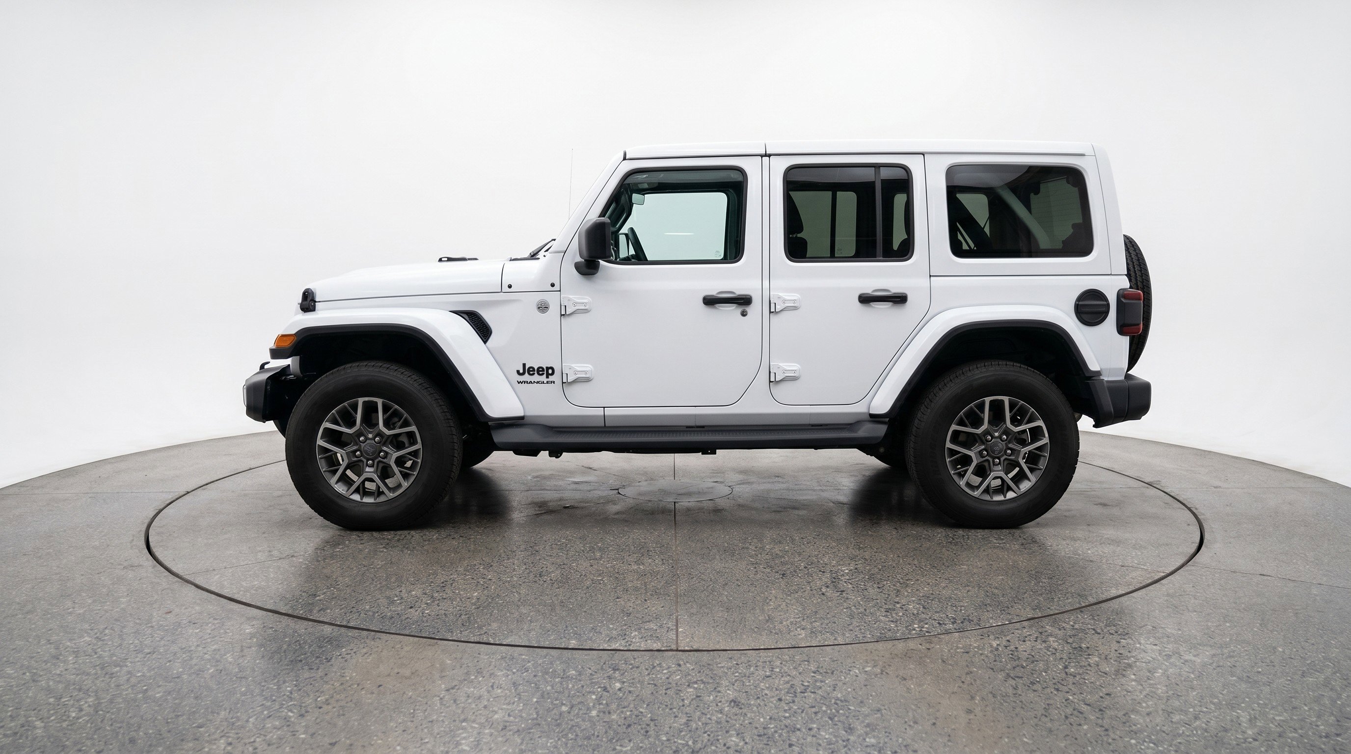 Used 2025 Jeep Wrangler Sahara image 5