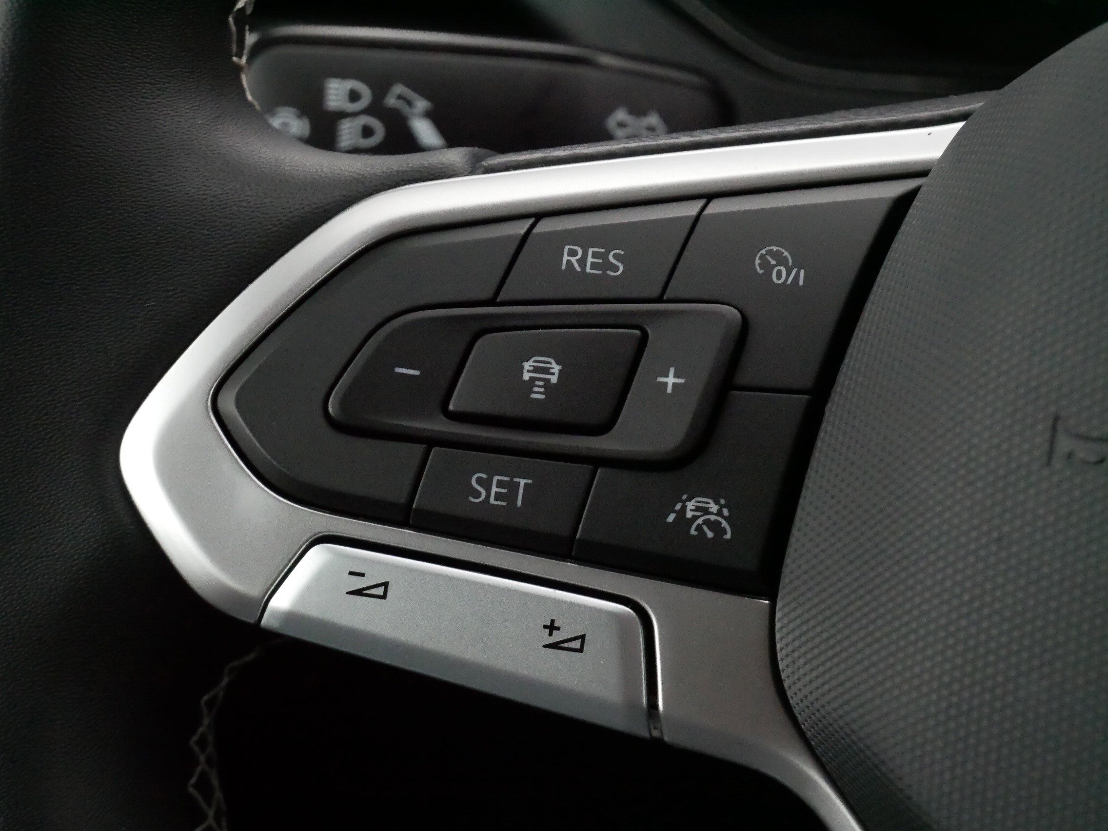 Used 2023 Volkswagen Taos SEL image 26