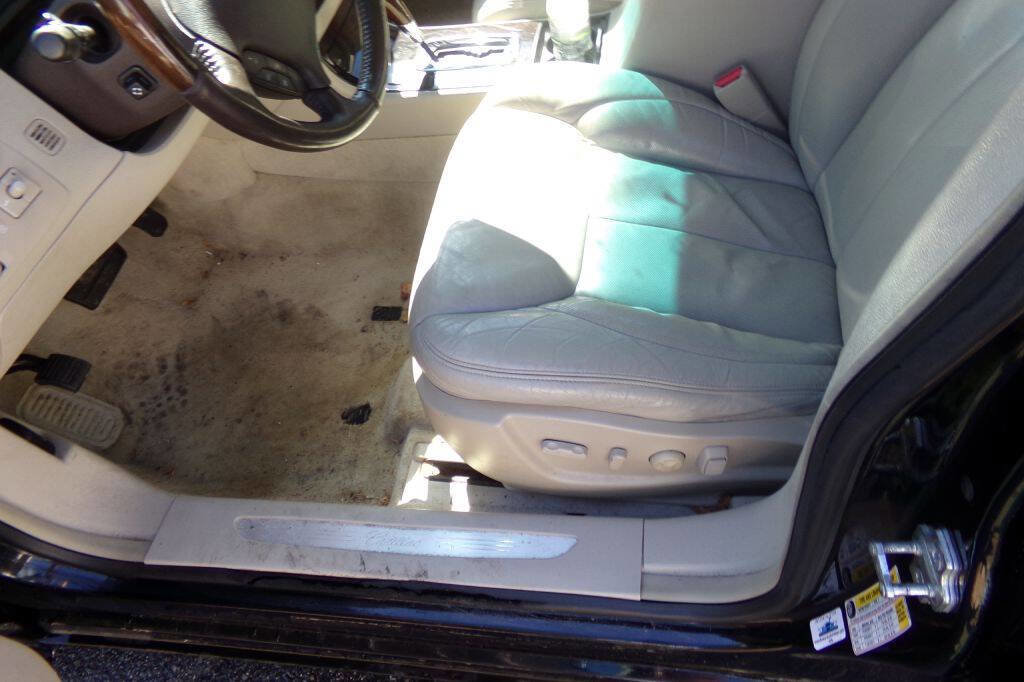 Used 2010 Cadillac DTS Premium w/ Driver Awareness Package FWD image 10