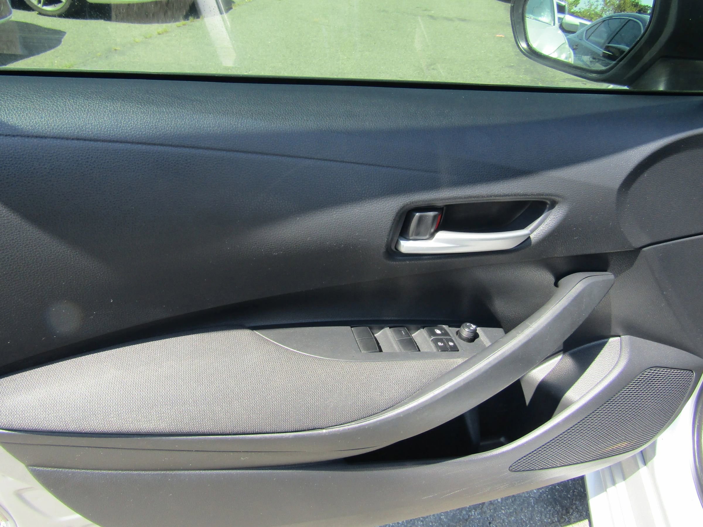 Used 2021 Toyota Corolla LE FWD image 14