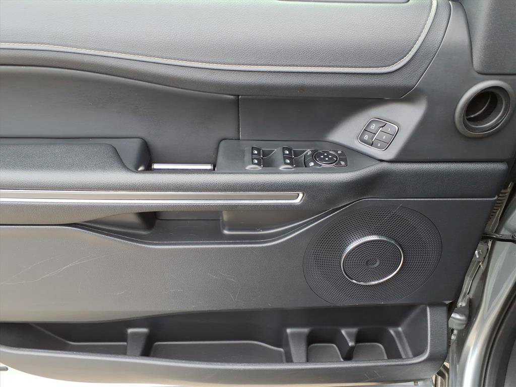 Used 2024 Ford Expedition XLT image 16