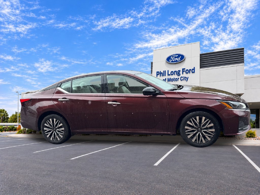 Used 2025 Nissan Altima 2.5 SV FWD image 9
