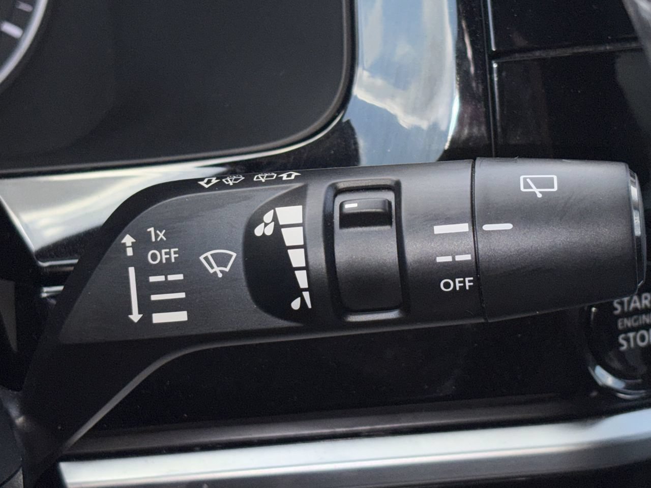 Certified 2025 Nissan Pathfinder SV w/ SV Premium Package FWD image 11
