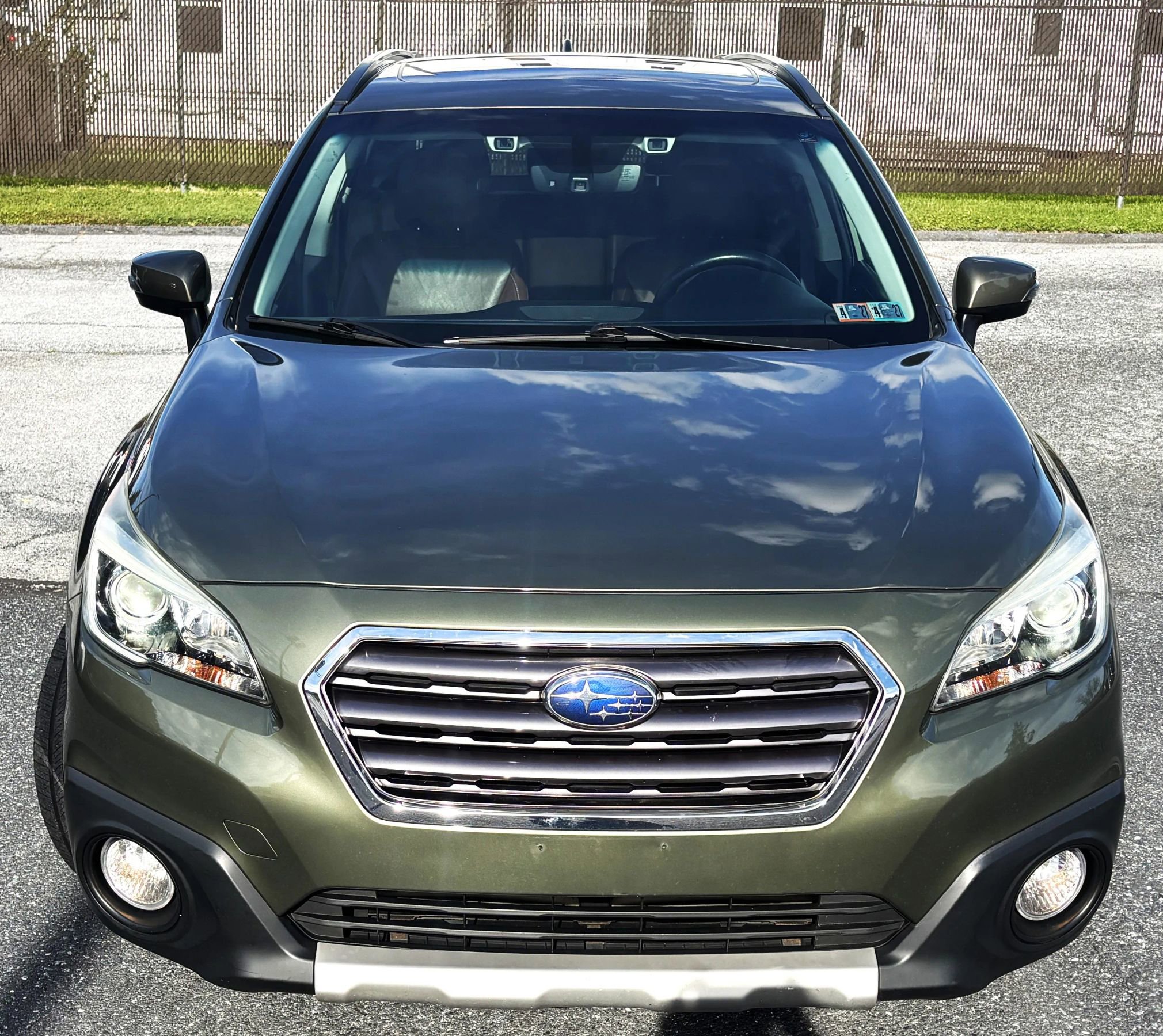 Used 2017 Subaru Outback 3.6R Touring AWD/4WD image 2