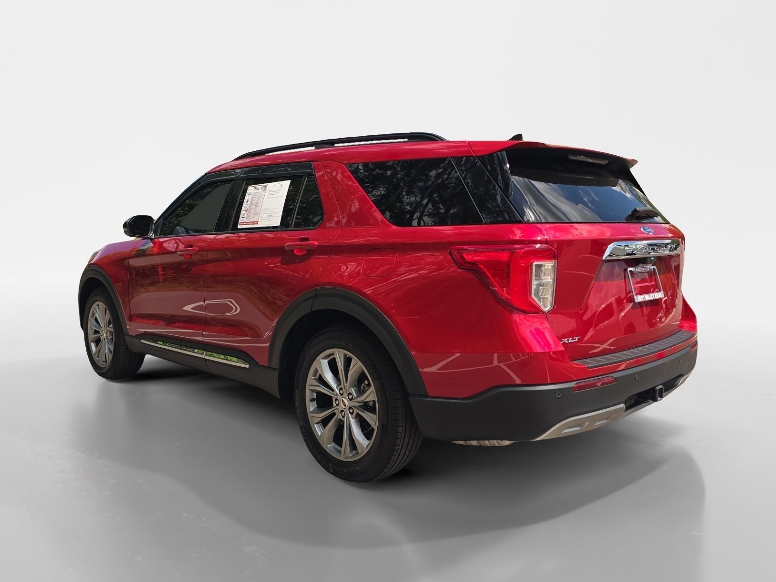 Used 2024 Ford Explorer XLT w/ Equipment Group 202A RWD image 3