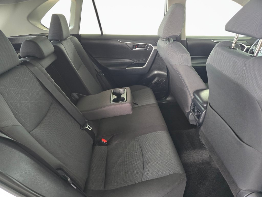 Used 2025 Toyota RAV4 XLE AWD/4WD image 40
