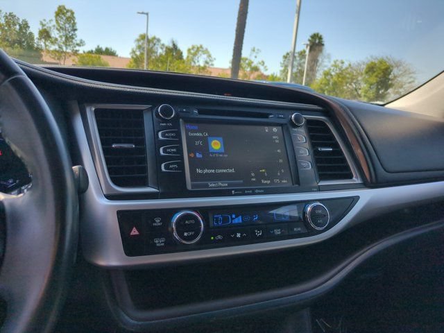 Used 2019 Toyota Highlander Plus AWD/4WD image 21