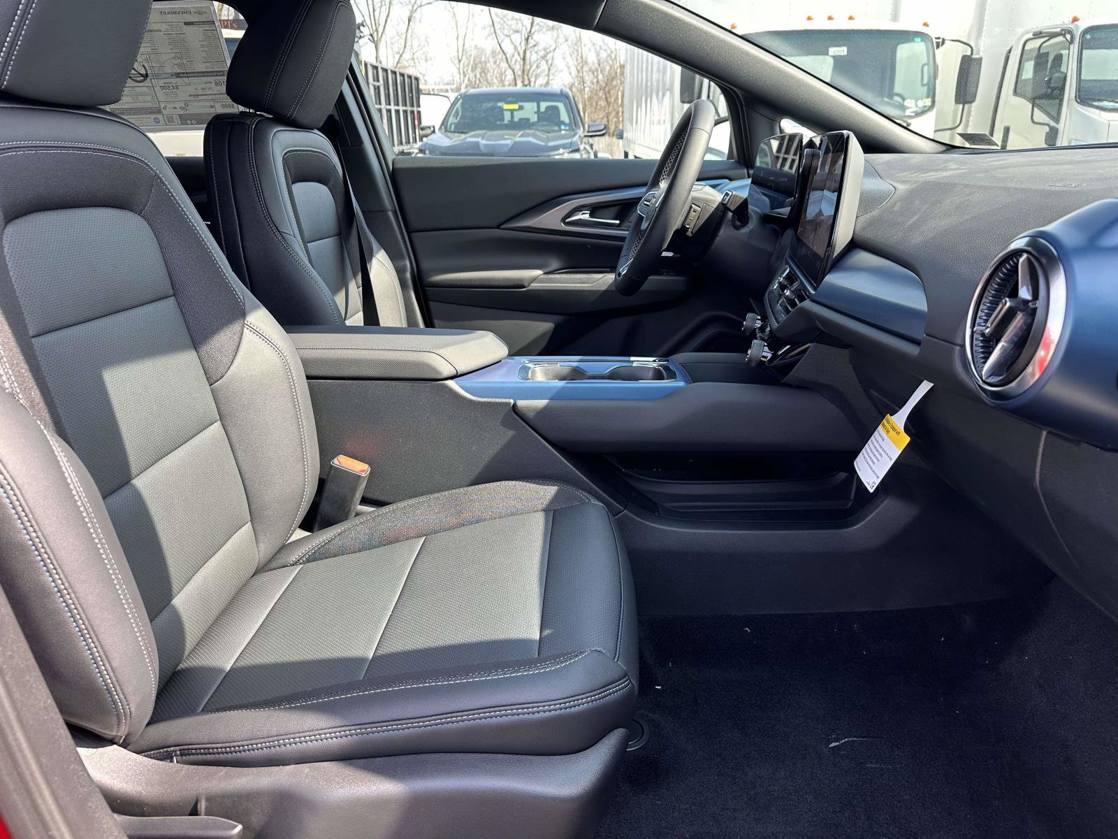 New 2026 Chevrolet Equinox EV LT w/ LPO, Blackout Package FWD image 25