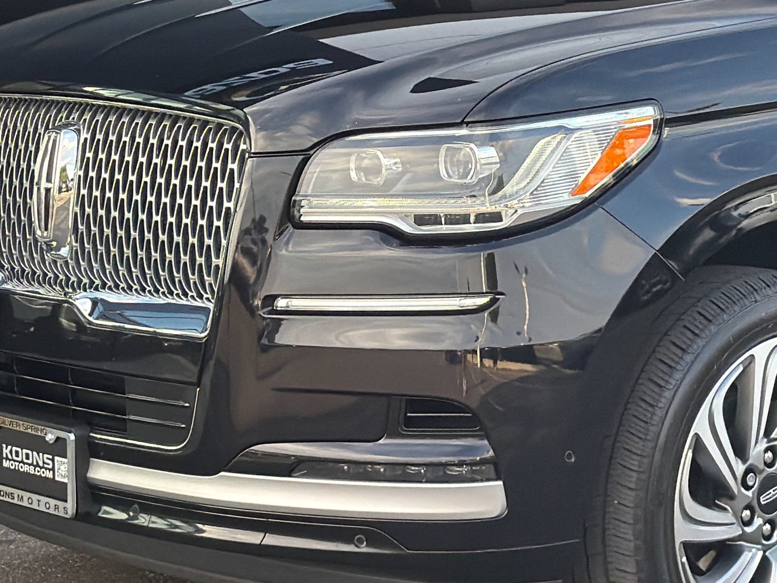 Used 2022 Lincoln Navigator Reserve AWD/4WD image 2