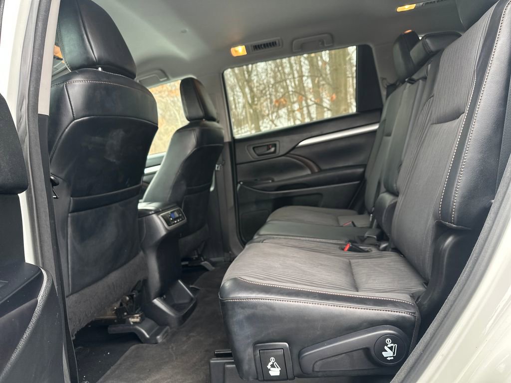 Used 2017 Toyota Highlander LE image 14