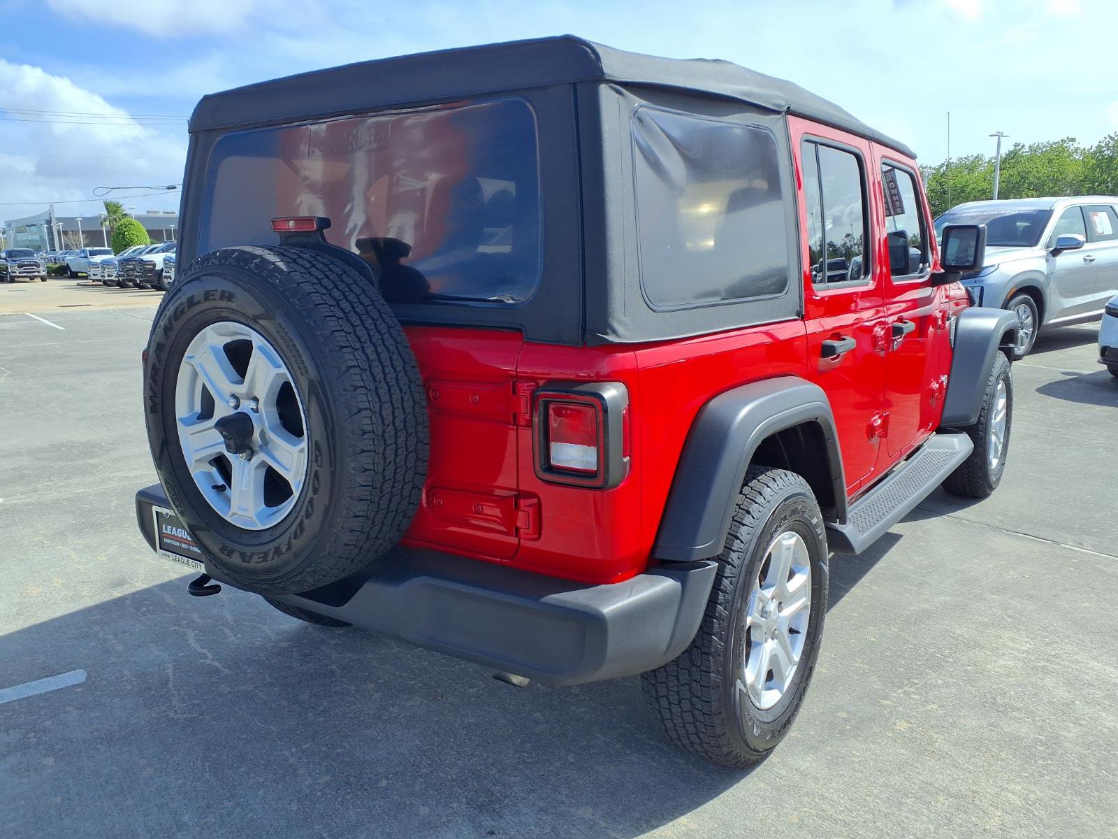 Used 2019 Jeep Wrangler Unlimited Sport S AWD/4WD image 4