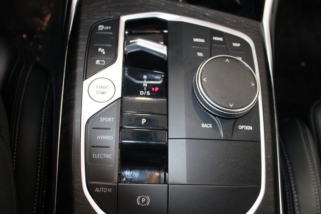 Used 2024 BMW 330e image 43