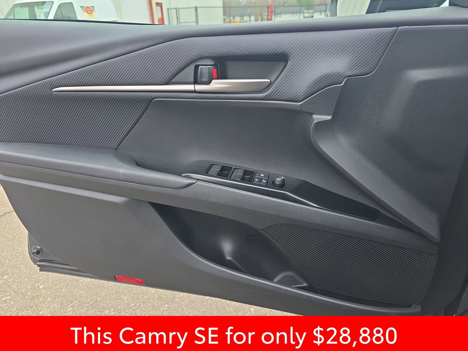 Used 2025 Toyota Camry SE image 31