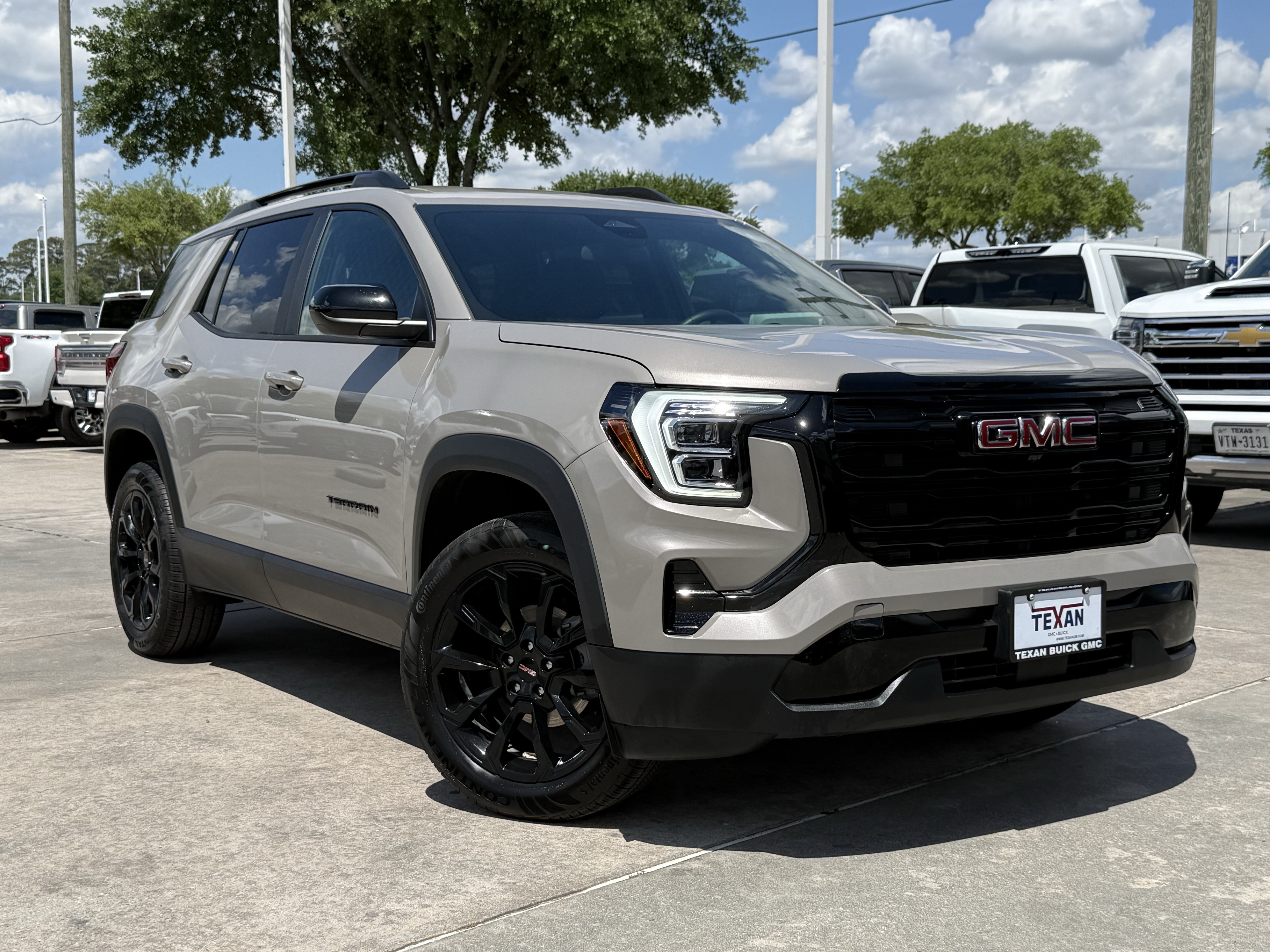Used 2026 GMC Terrain Elevation w/ Elevation Premium Package FWD image 2
