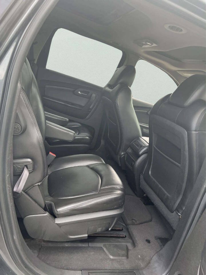 Used 2012 Chevrolet Traverse LT FWD image 2