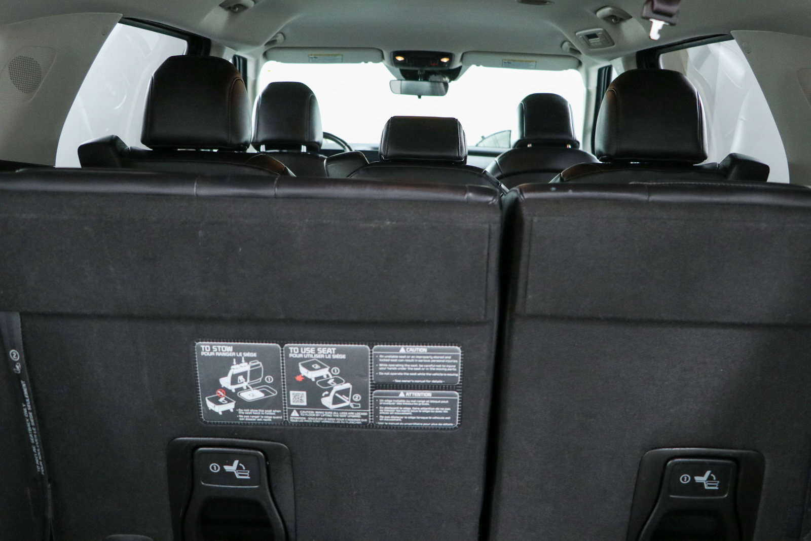 Used 2025 Kia Carnival FWD image 30