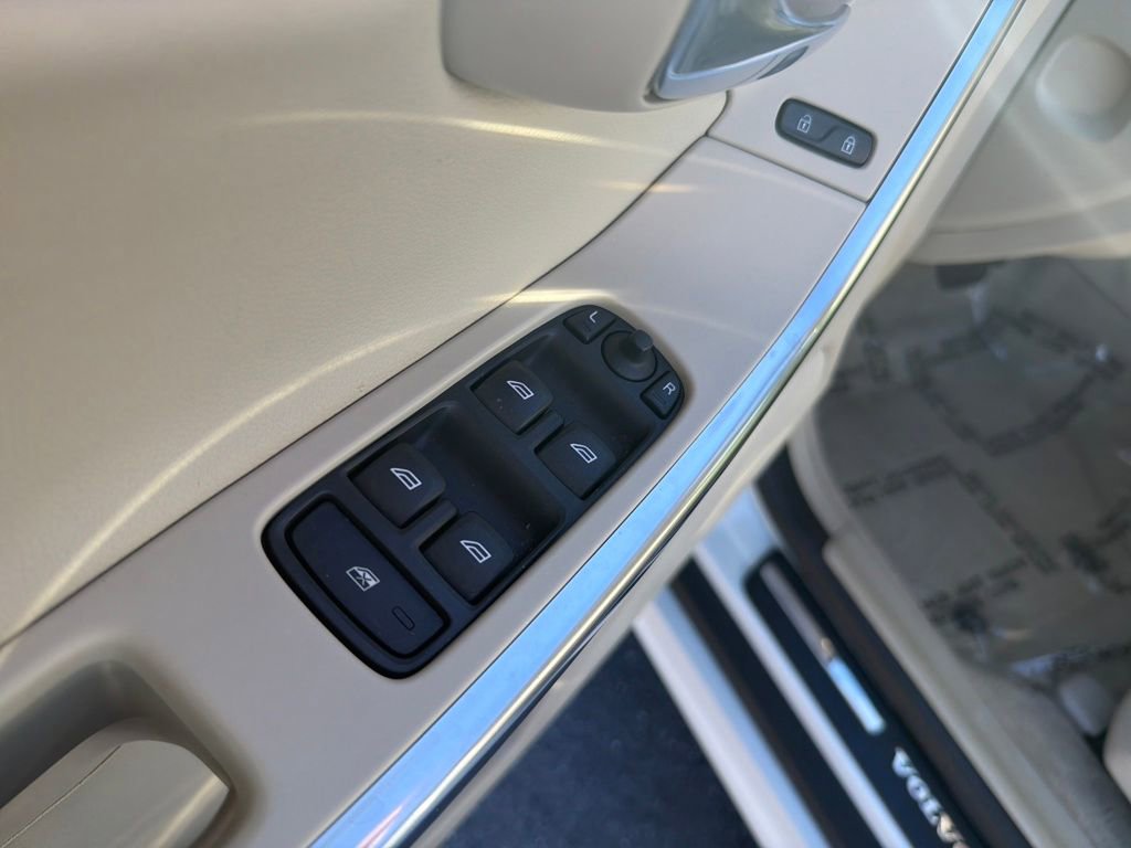 Used 2016 Volvo XC60 T5 Premier image 13