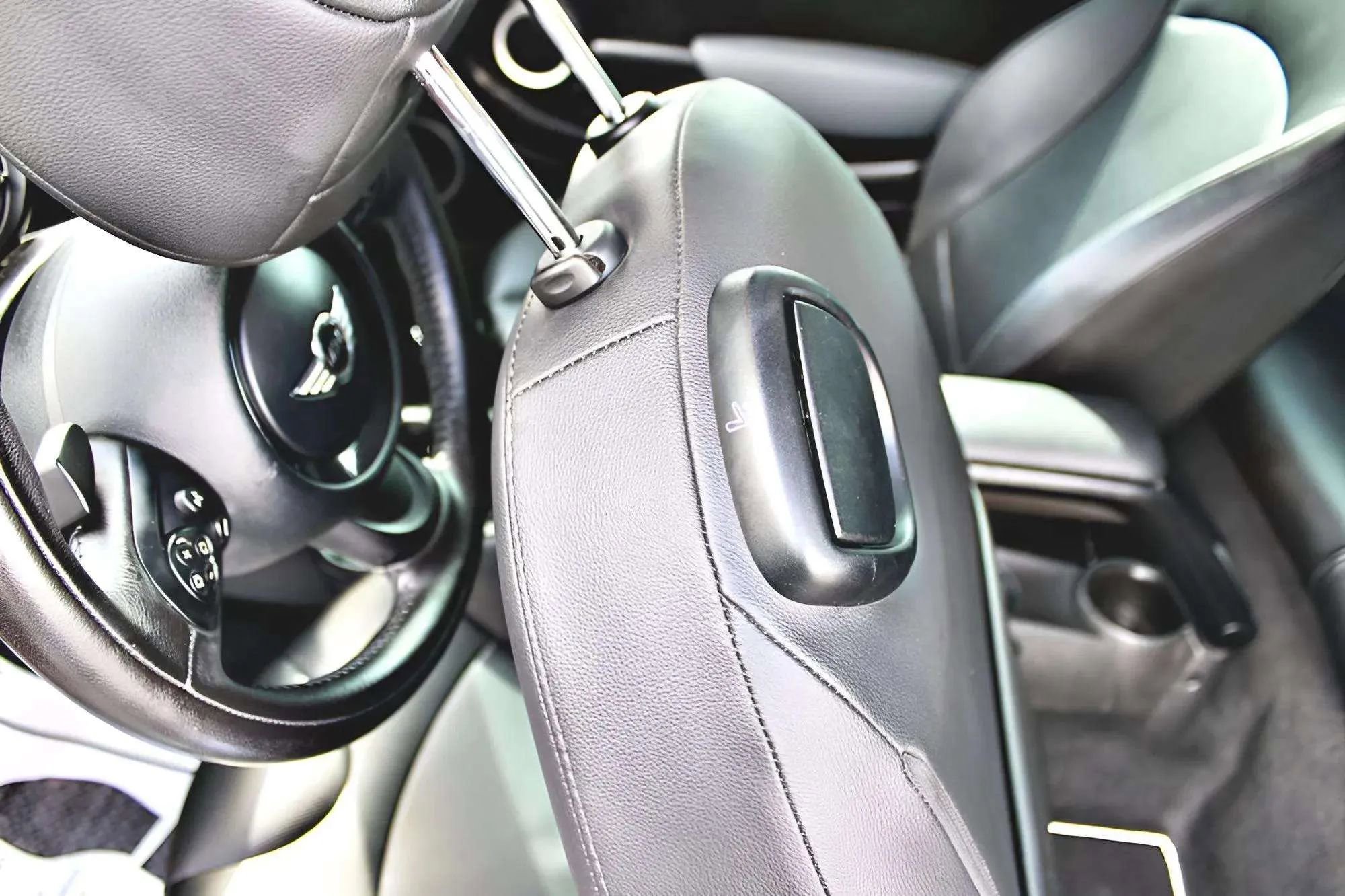 Used 2011 MINI Cooper S image 18