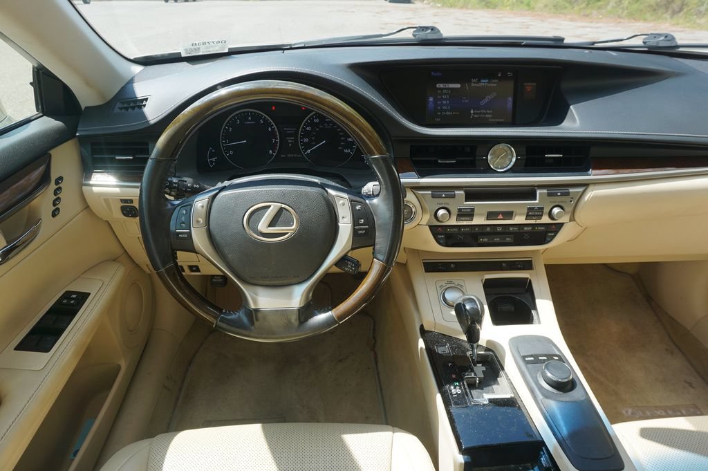 Used 2015 Lexus ES 350 w/ Premium Package FWD image 5