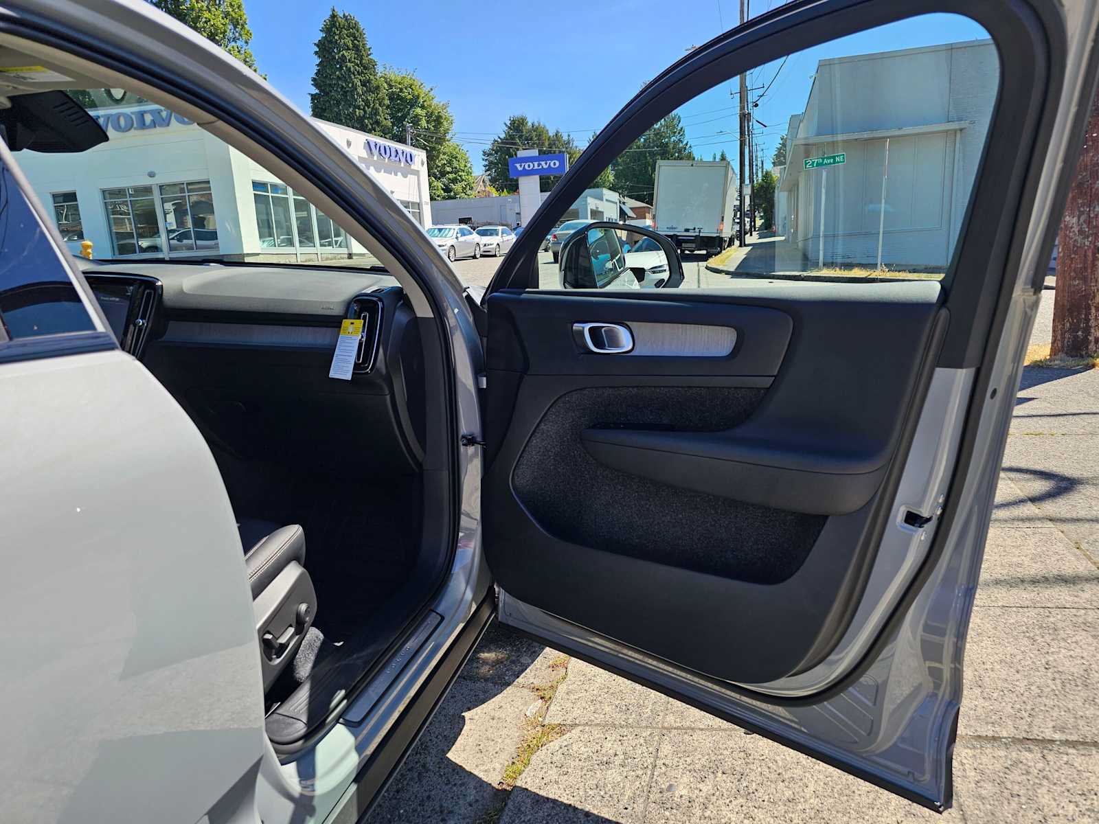 New 2026 Volvo XC40 B5 Plus w/ Protection Package Premier AWD/4WD image 10
