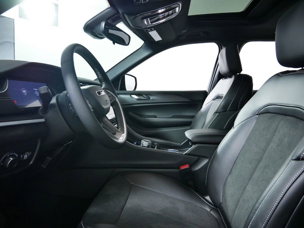 Certified 2024 Jeep Grand Cherokee Altitude image 34