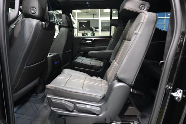 New 2026 Chevrolet Suburban High Country AWD/4WD image 13